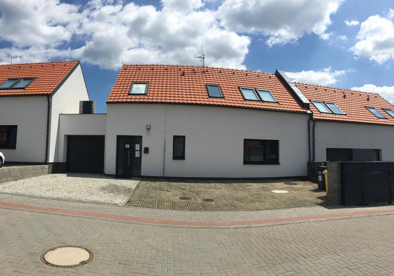 Vilabyt Se Zahradkou A Vyhledem Na Zamek Mikulov Buitenkant foto